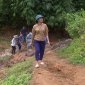 Đồng chí Phó Bí thư Thường trực Huyện ủy kiểm tra công tác khắc phục hậu quả mưa lũ tại các bản Khà, Mùa Xuân, Xía Nọi xã Sơn thủy